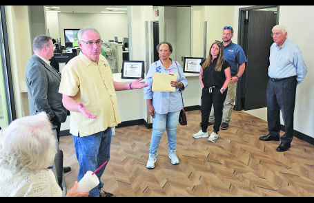 EO Deano Thornton gives tour to the Kiwanis