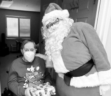 Santa Visits Residents at Autumn Leaves