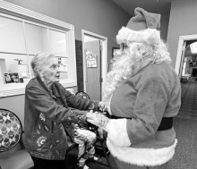 Santa Visits Residents at Autumn Leaves