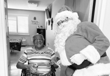 Santa Visits Residents at Autumn Leaves