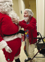 Santa Visits Residents at Autumn Leaves