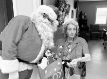 Santa Visits Residents at Autumn Leaves