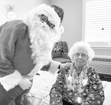 Santa Visits Residents at Autumn Leaves